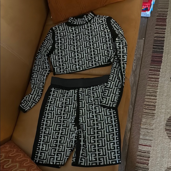 Other - Balmain Black and White Logo Set